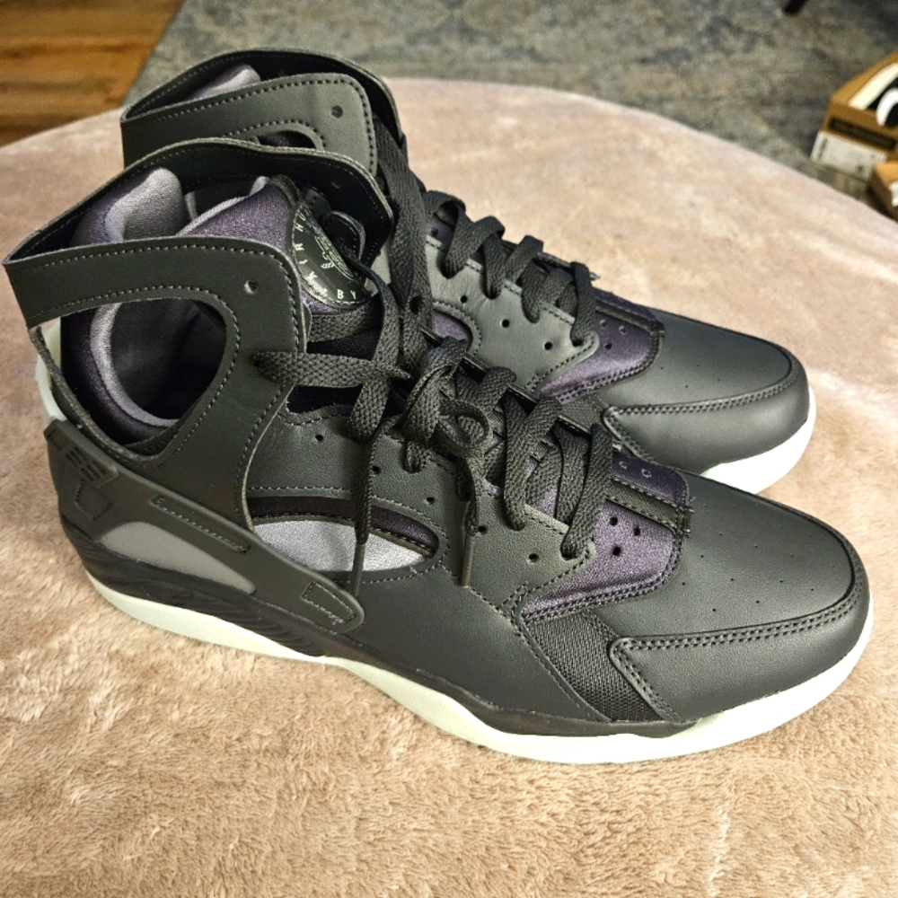 Nike Air Flight Huarache Green and Black Mens Size 12
